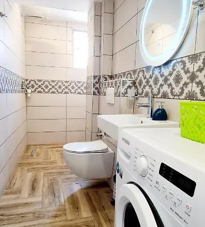 2v1 - 21 Dhjetori Tiran