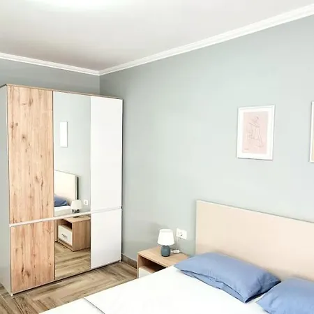 2v1 - 21 Dhjetori Tiran