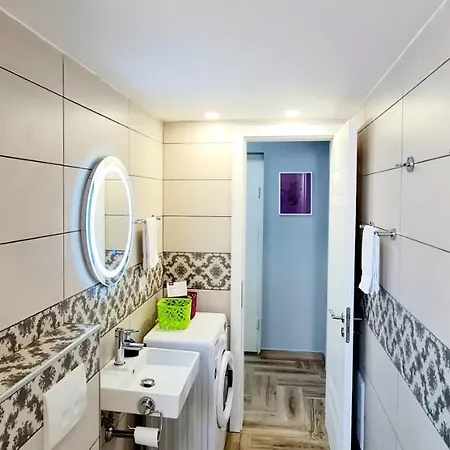 2v1 - 21 Dhjetori Apartment *