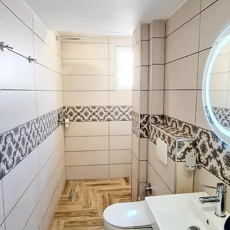 2v1 - 21 Dhjetori * Tirana