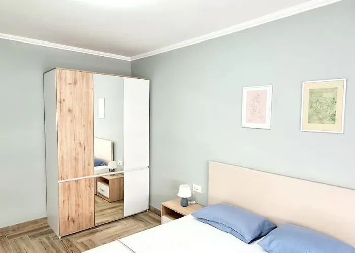 2v1 - 21 Dhjetori Тирана