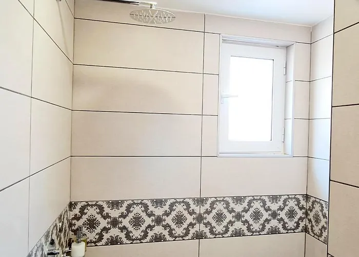 2v1 - 21 Dhjetori Апартаменты Тирана